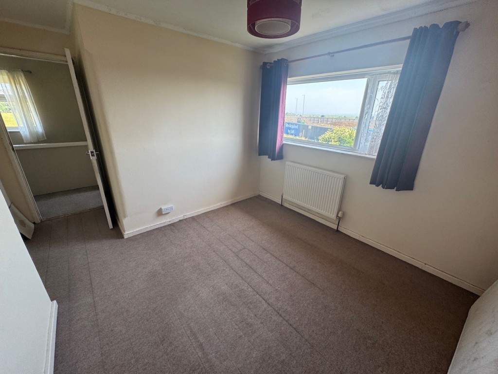 Lot: 152 - THREE-BEDROOM SEMI-DETACHED HOUSE FOR IMPROVEMENT AND REFURBISHMENT - Bedroom 2